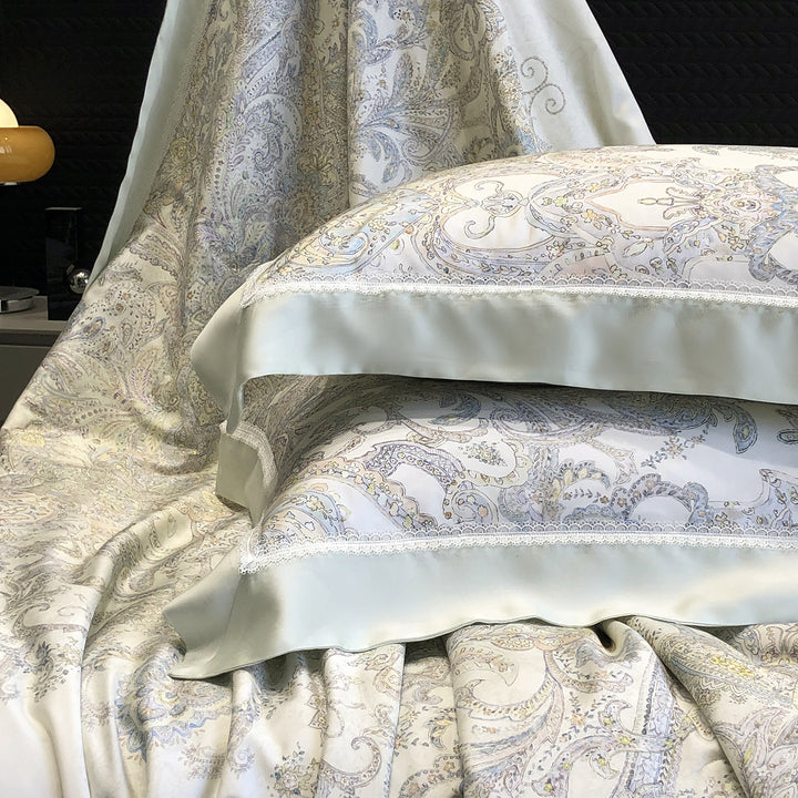Pillowcase set made of cotton satin with delicate lace trim and satin piping