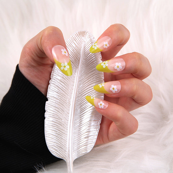 Artistic nails with flower design Stornfield