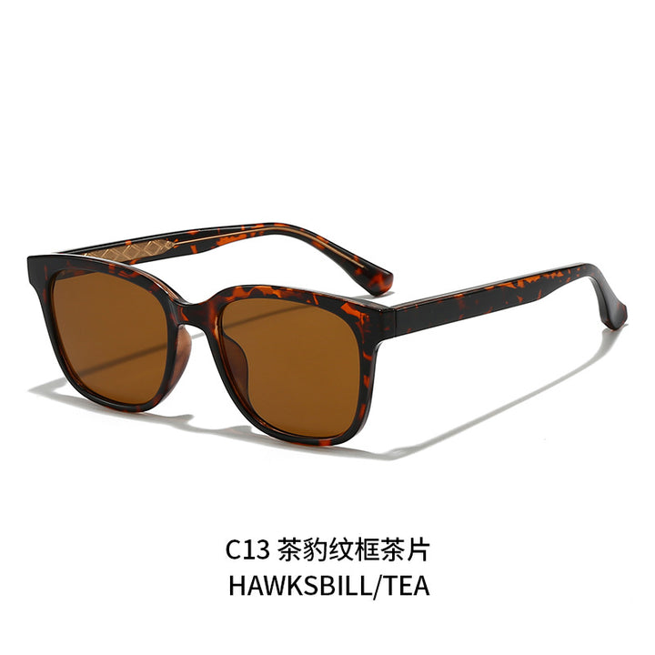 Women Retro-inspired Sunglasses with protected UV filter and sturdy frame Stornfield