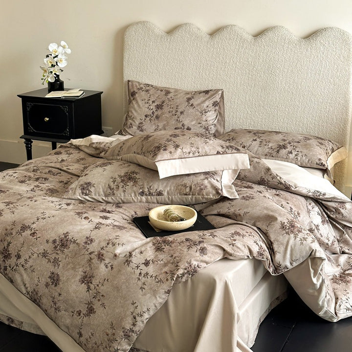 Satin bedding set with floral watercolor pattern and fine hem
