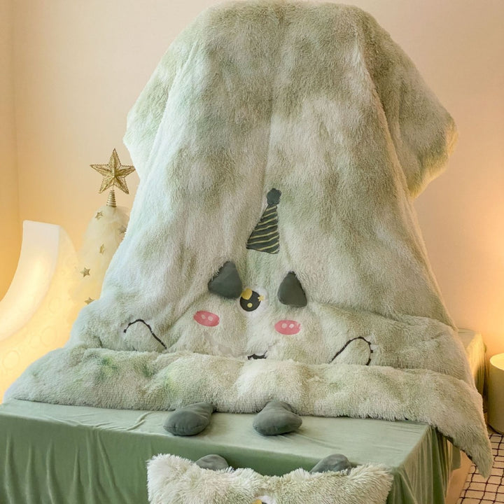 Plush bedding set with 3D monster appliqués and soft fleece
