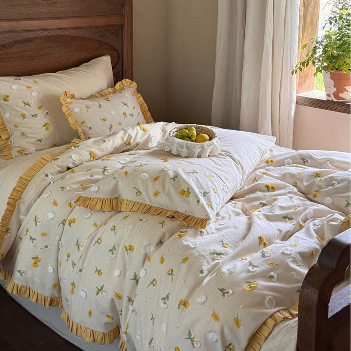 Cotton-linen duvet cover set with floral embroidery structure and decorative ruffle