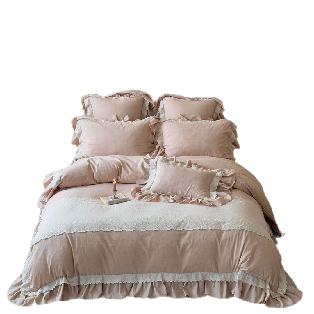 Bedding set in French country house style made of linen-cotton mix with frill and lace application