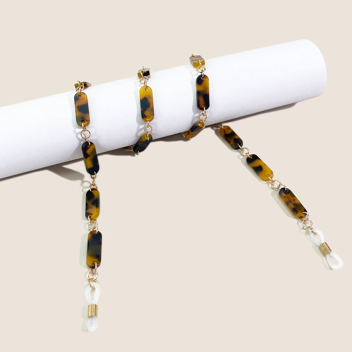 Fashionable Statement Eyewear Chain Stornfield