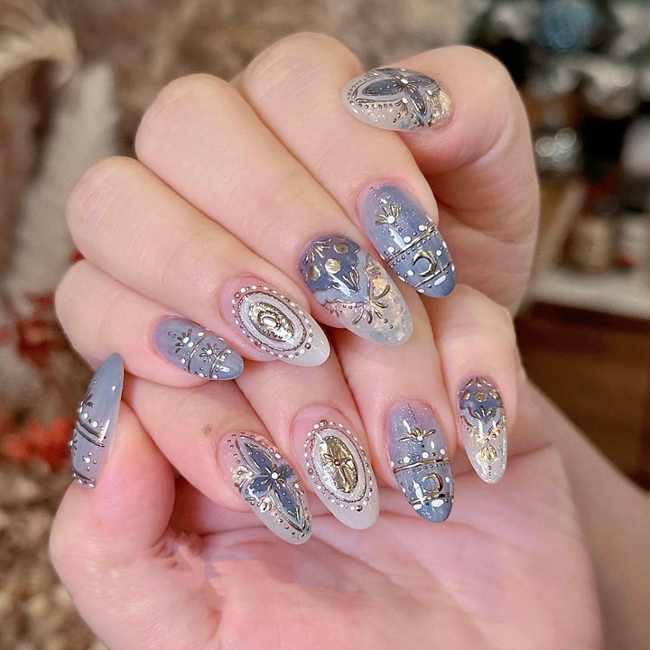 Decorative Press-On Nail Art Set with Intricate Patterns
