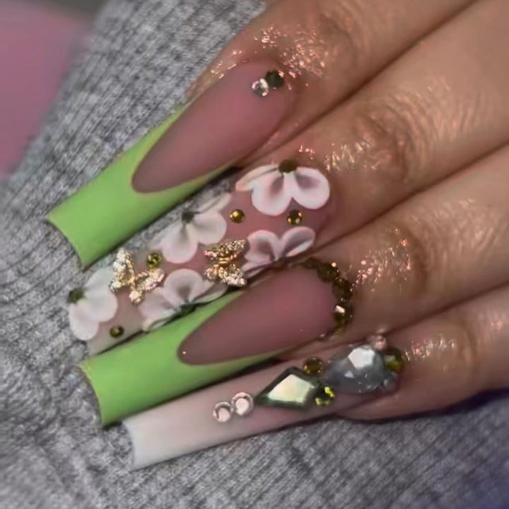 Floral-Inspired Press-On Nail Art Stornfield