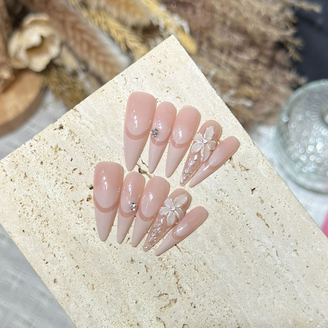 Elegant Stiletto Press-On Nail Art Set with Floral Accents Stornfield