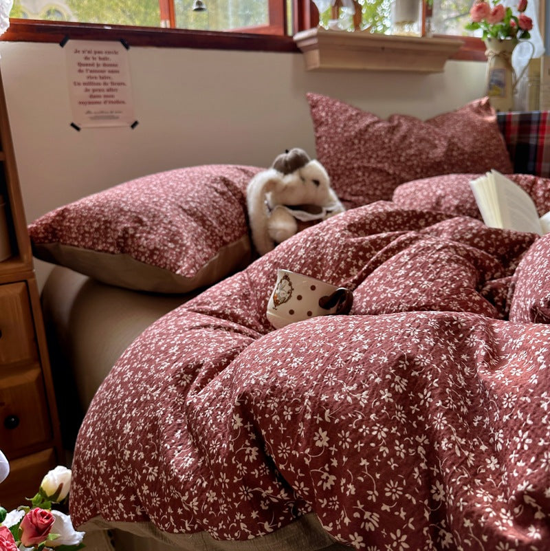 Floral Patterned Quilted Bedding Set