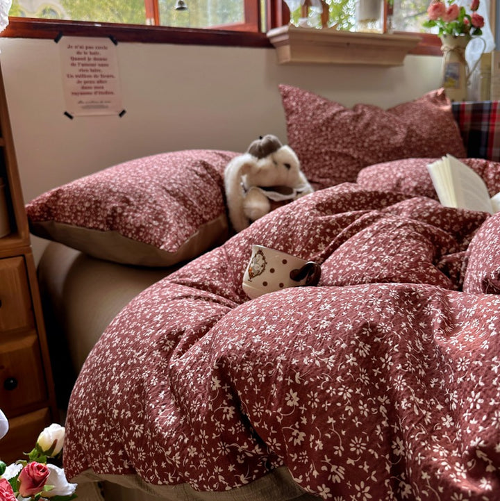 Floral Patterned Quilted Bedding Set