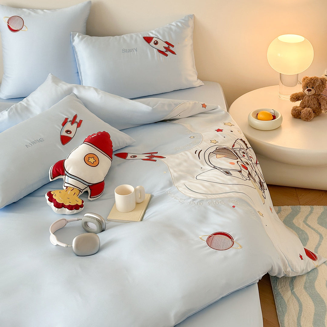 Children's bedding set made of cotton satin with rocket and Ultraman appliqués