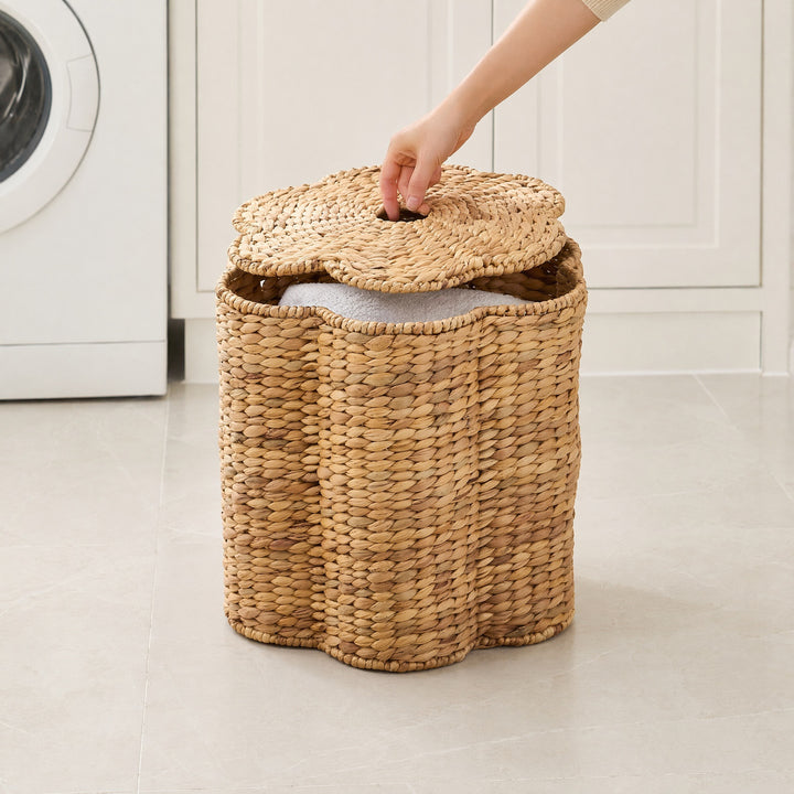 Chair made of braided natural material Stornfield