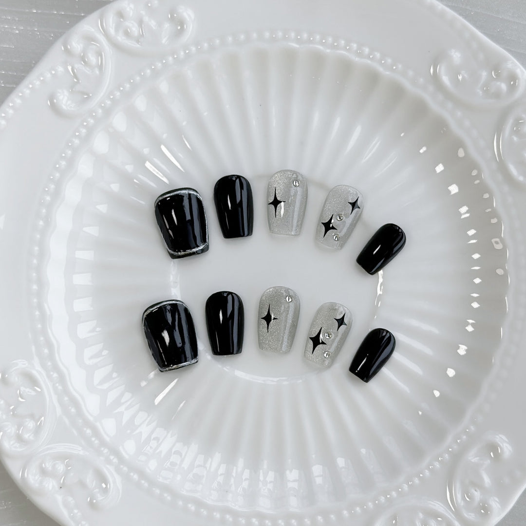 Glamorous Press-On Nail Set with Shimmering Metallic Accents