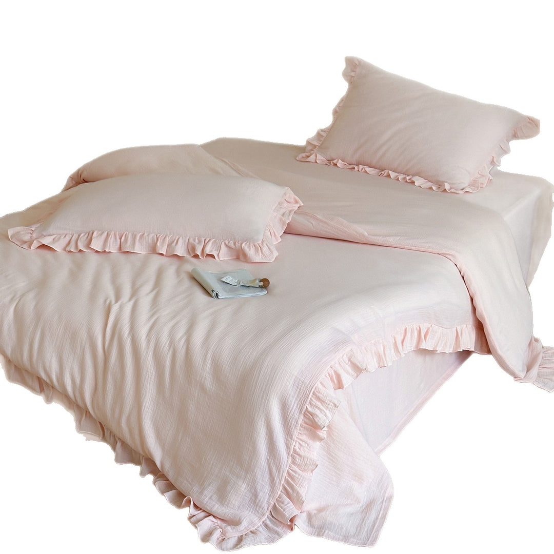 Bedding set with ruffles in lightweight cotton muslin quality