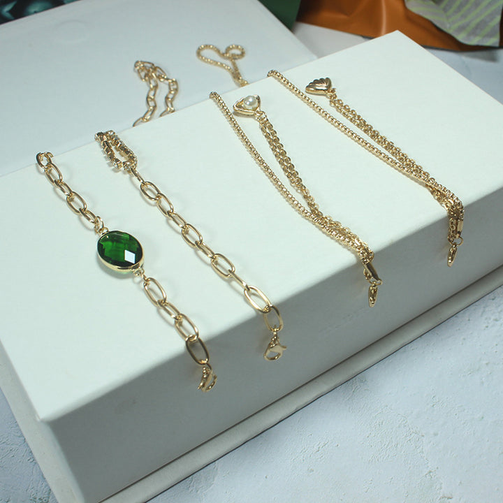 Elegant necklace with green stone and golden accents Stornfield