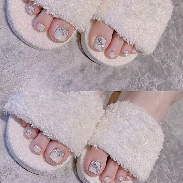 Rhinestone-Embellished Flip Flop Sandals Stornfield