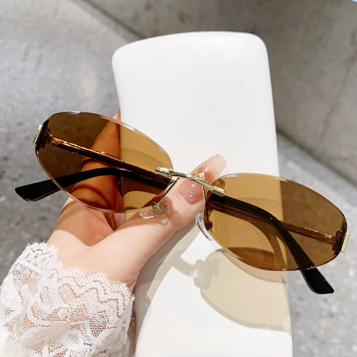 Ladies sunglasses in modern oval design with contrasting frame Stornfield