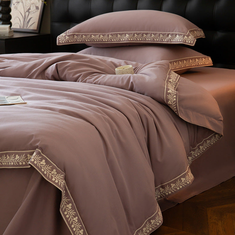 Luxurious embroidered bedding set in cotton satin with decorative trim