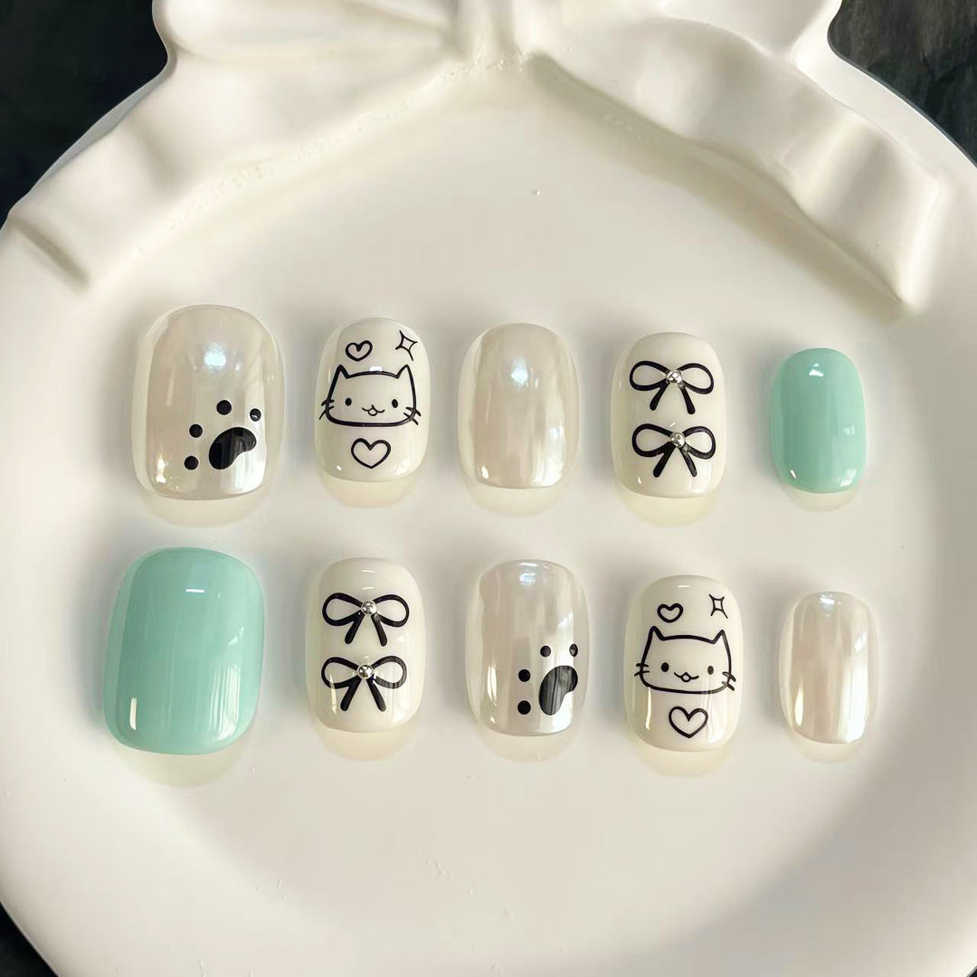 Creative Cat-Themed Press-On Nail Art Set