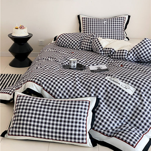 Bedding set in Vichy check with contrasting satin trim