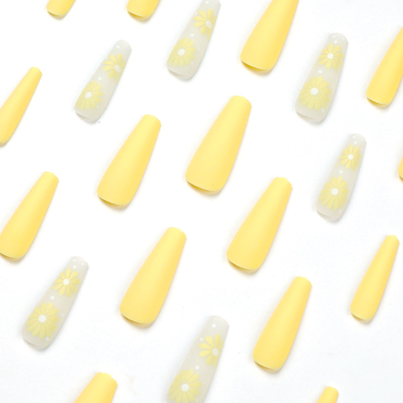 Elegant and artistic artificial nails Stornfield