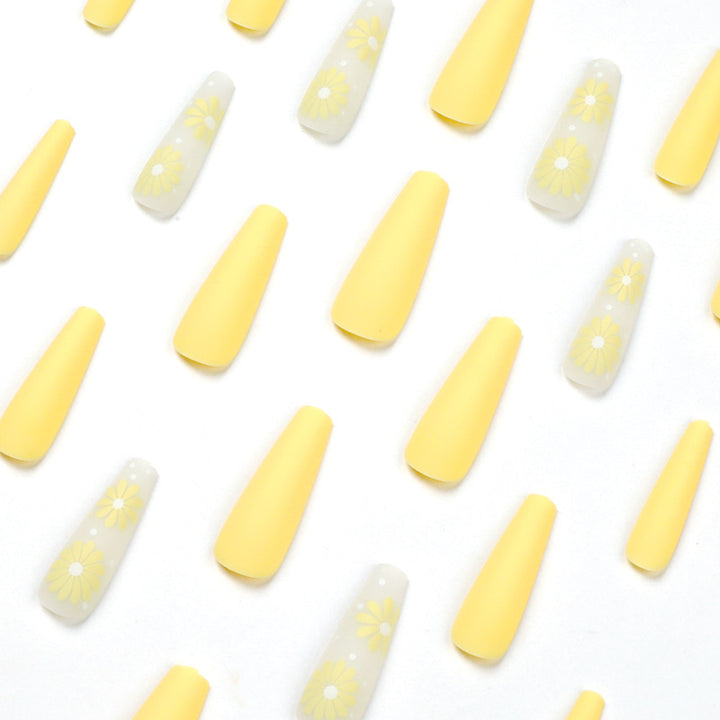 Elegant and artistic artificial nails Stornfield
