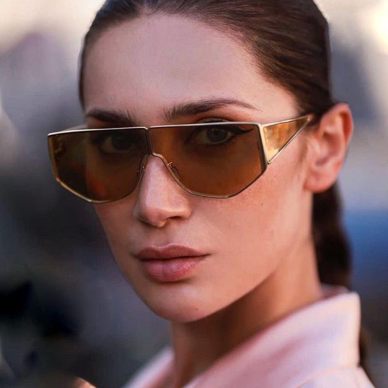 Women's trendy oversized sunglasses with distinctive geometric design Stornfield