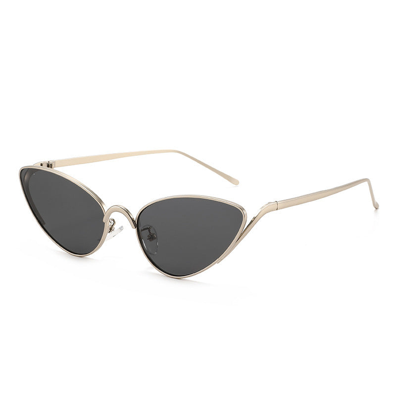Stylish Cat-Eye Sunglasses with Lightweight Frame Stornfield