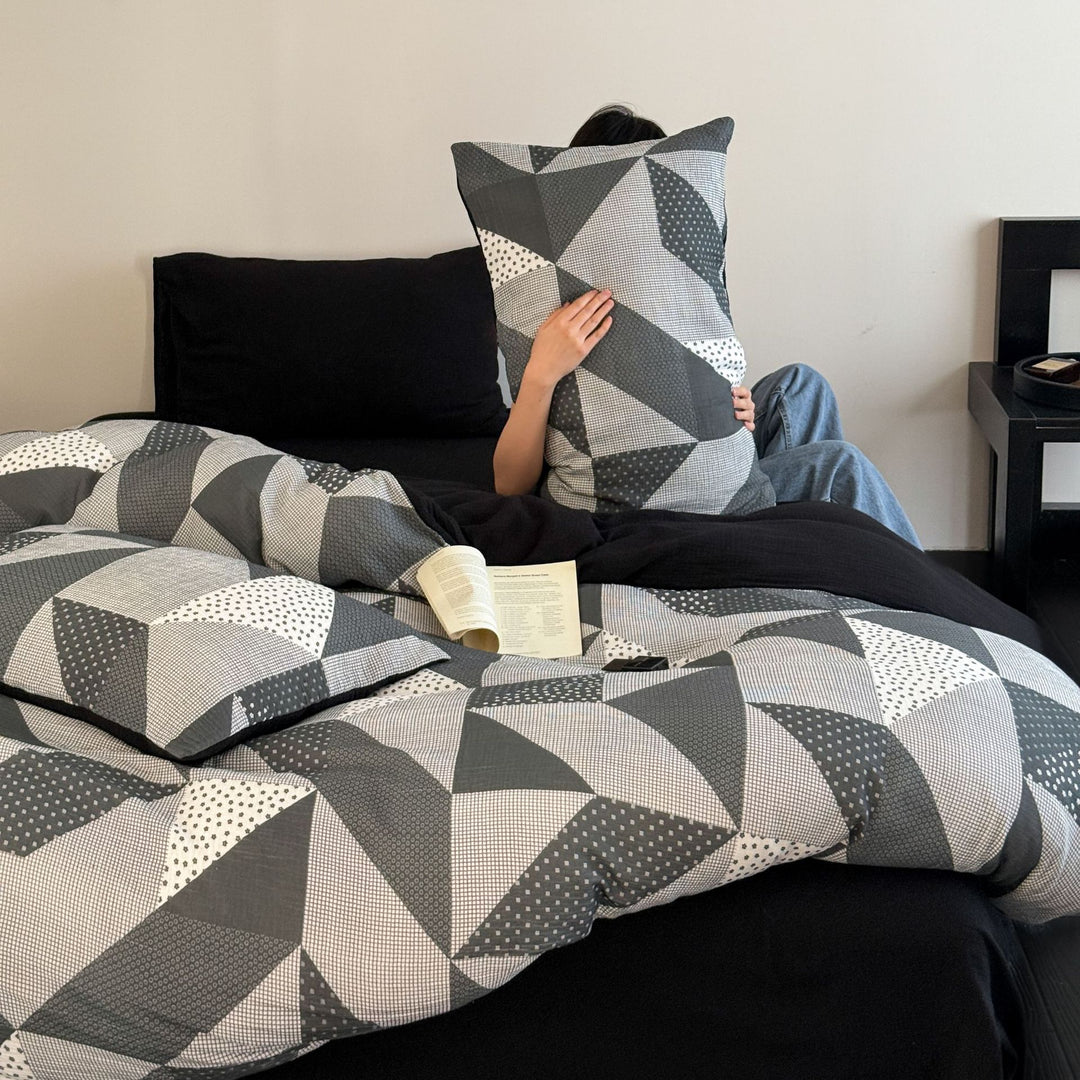 Patchwork bedding set with animal and check pattern design