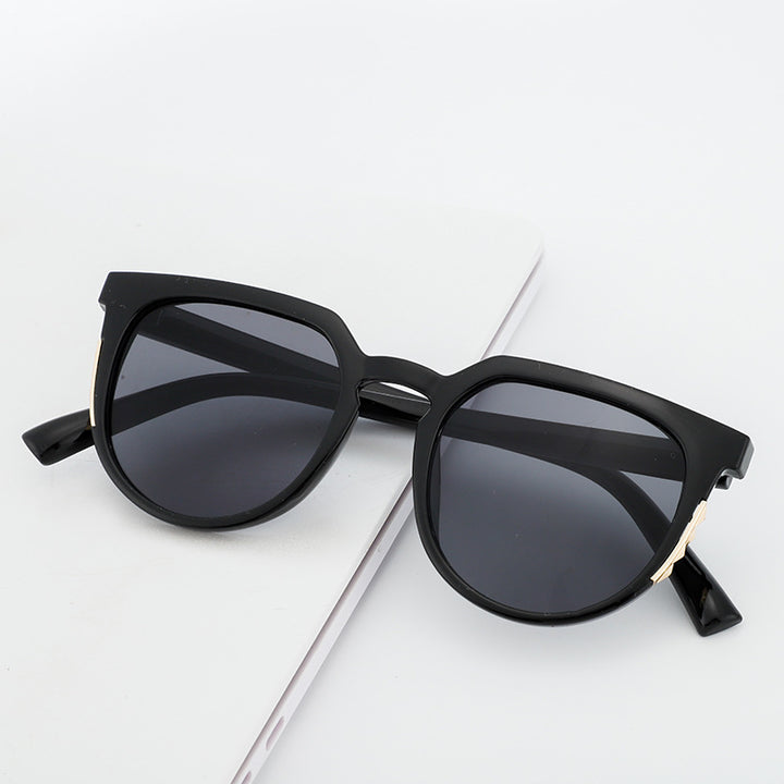 Ladies elegant sunglasses with fashionable frame and UV protection Stornfield