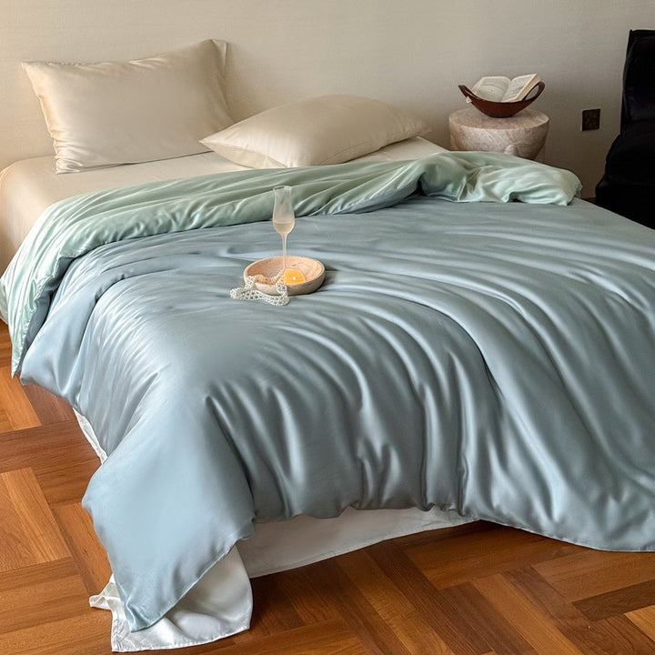 Luxurious satin bedding set with a silky-smooth surface, reversible function and hotel closure
