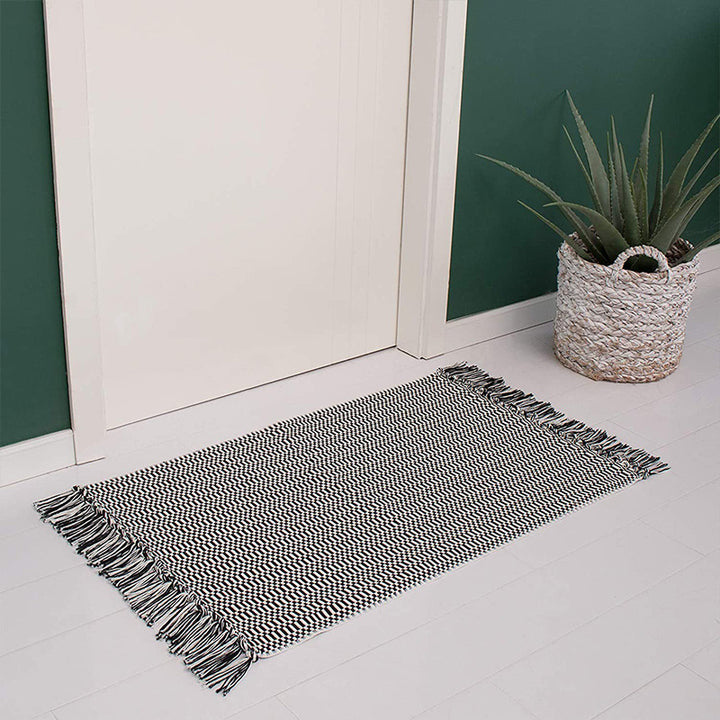 Flat-woven cotton rug runner with geometric check pattern and easy-care surface Stornfield