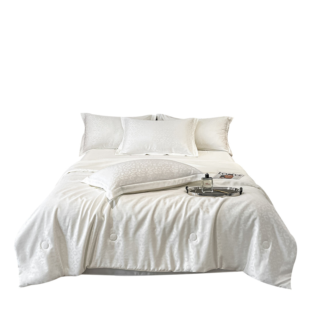Elegant Satin Leopard Print Bedding Set