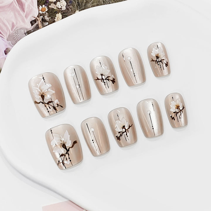 Artful and elegant nail tips Stornfield