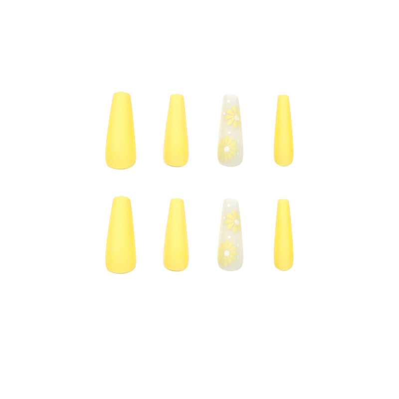 Elegant and artistic artificial nails Stornfield