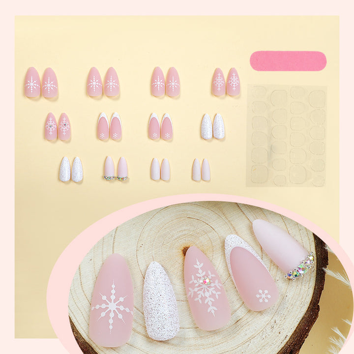 Nail set with wintry snowflake design Stornfield