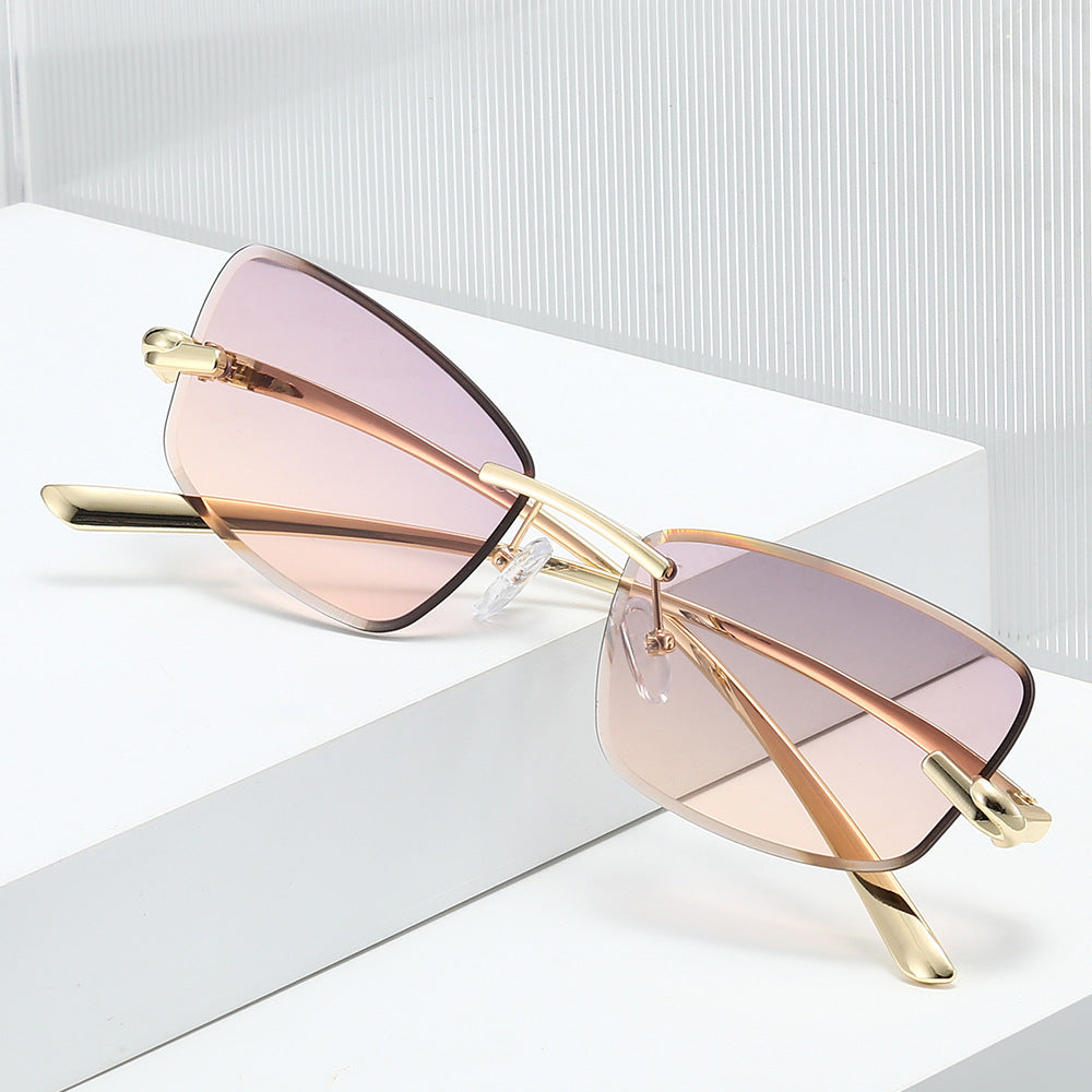 Luxurious Wide-Brim Sunglasses Stornfield