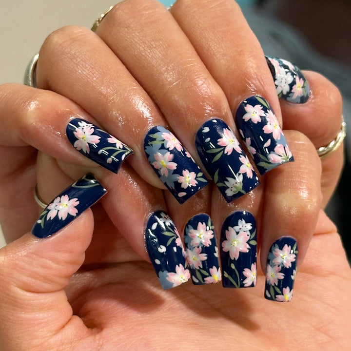 Artificial Nails in Floral Design Stornfield