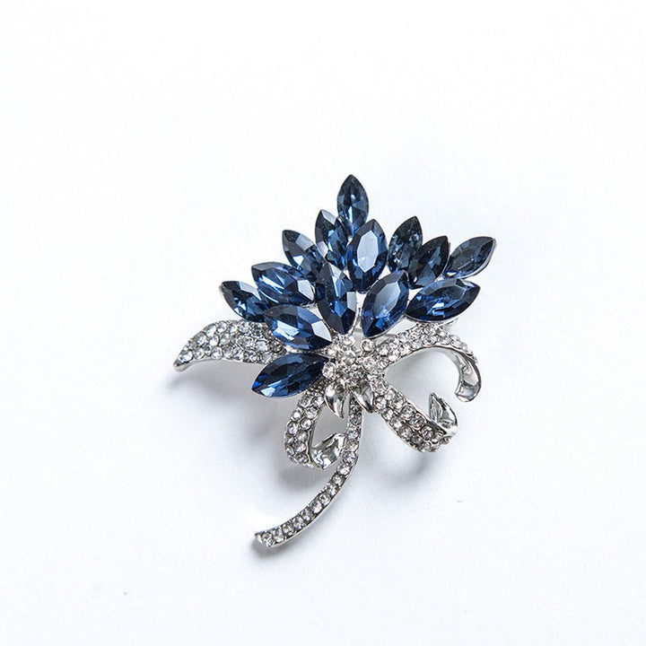Sparkling brooch with floral design Stornfield