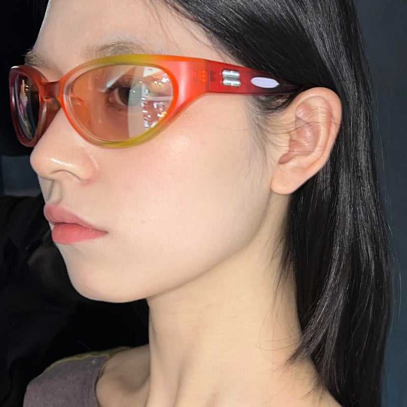 Ladies extravagant sunglasses with curved design Stornfield