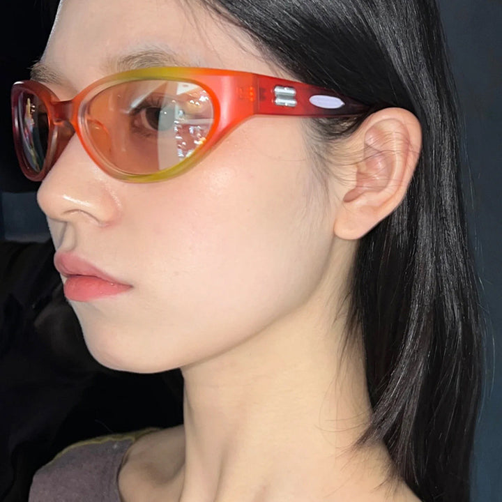 Ladies extravagant sunglasses with curved design Stornfield