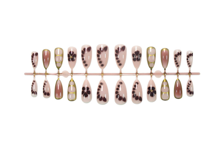 Artificial nail set with exquisite floral motifs Stornfield