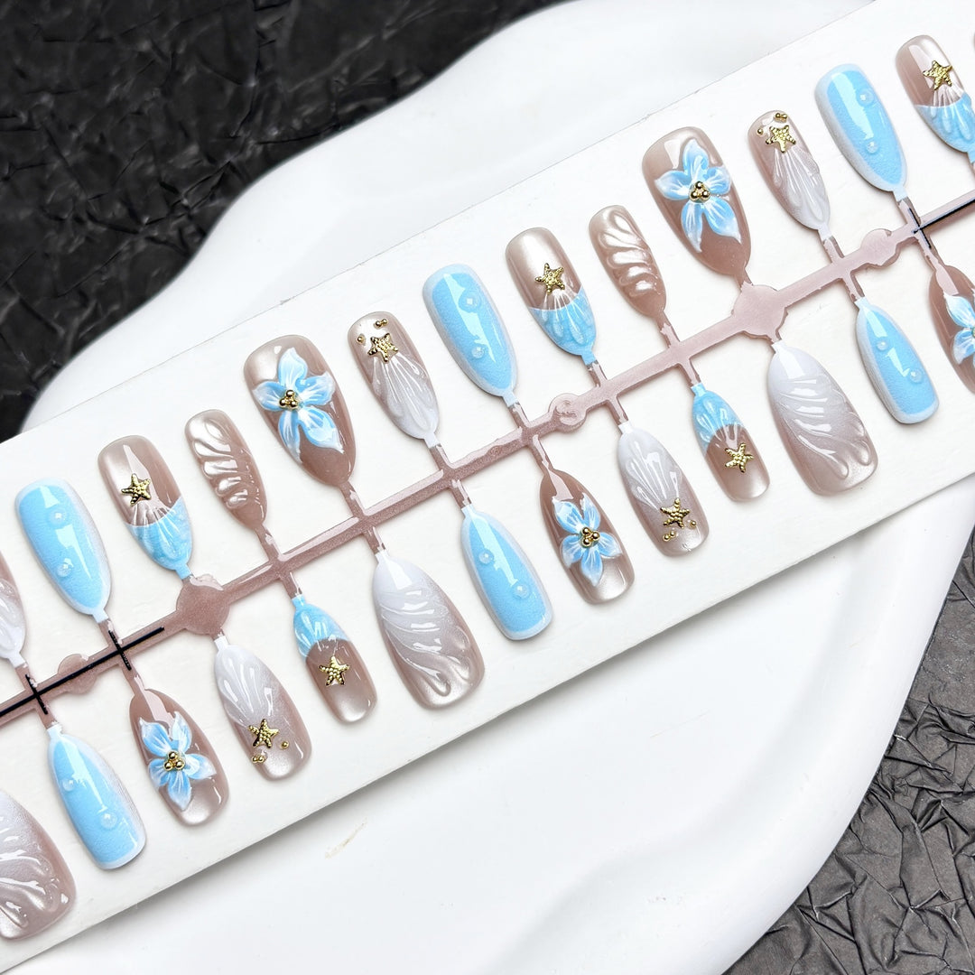 Artistic Press-On Nail Art Set with Floral Designs