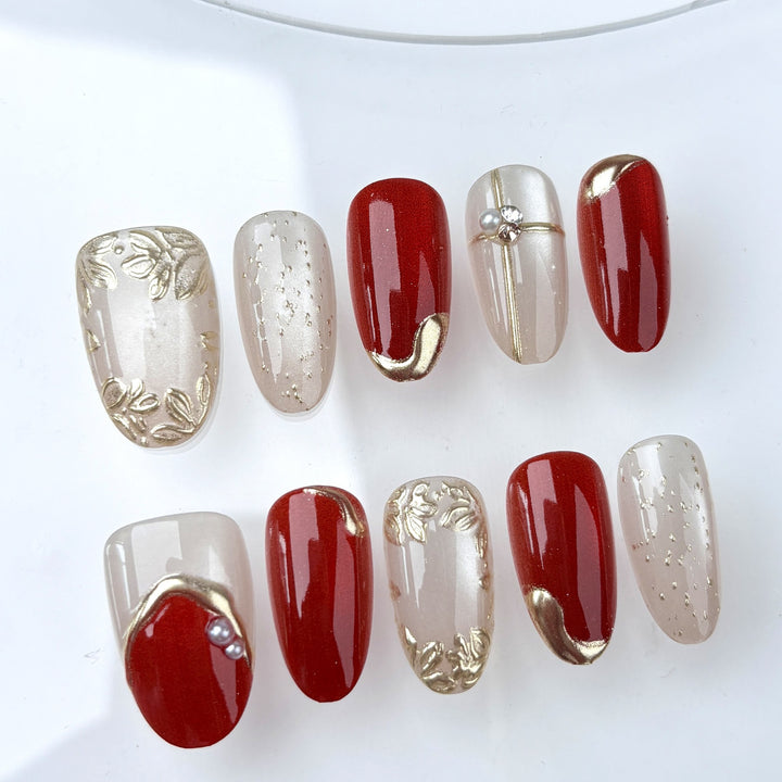 Artificial nails with elegant gold accent Stornfield