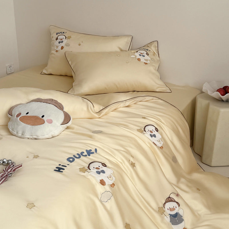 Children's bedding set made of cotton satin with stitched duck appliqués and fitted sheet