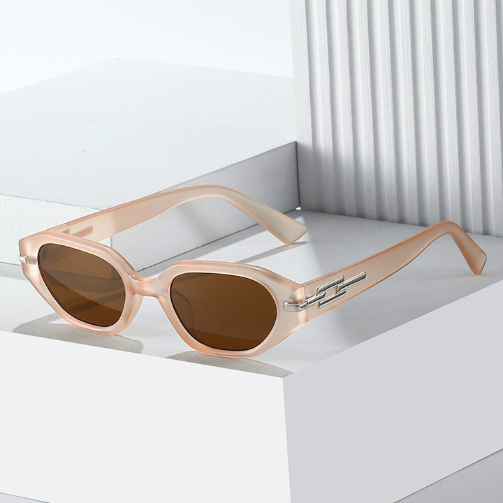 Elegant Retro Inspired Faceted Sunglasses Stornfield