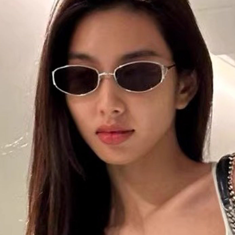 Women's fashionable sunglasses in an elegant oval design with high-quality metal frame Stornfield