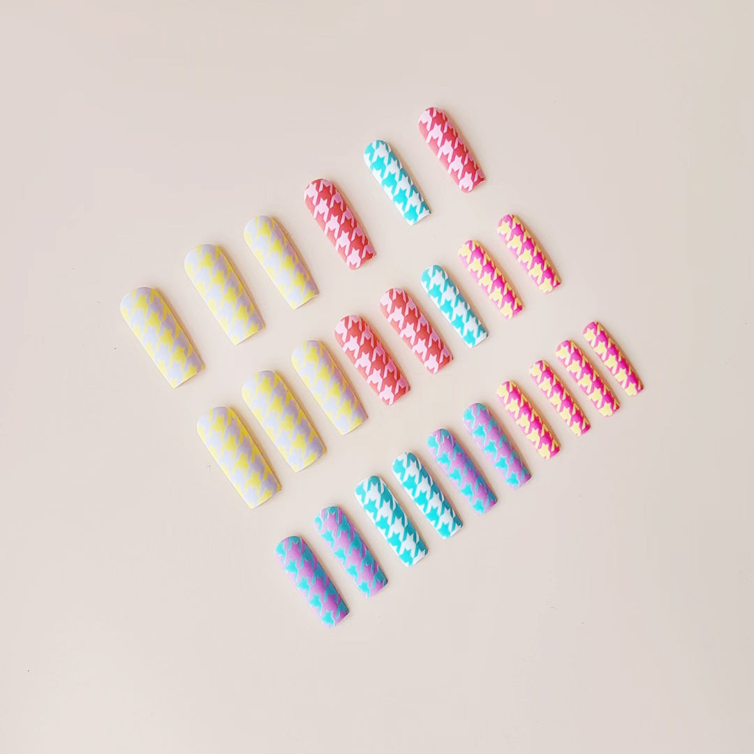 Fashionable houndstooth pattern artificial nail set Stornfield