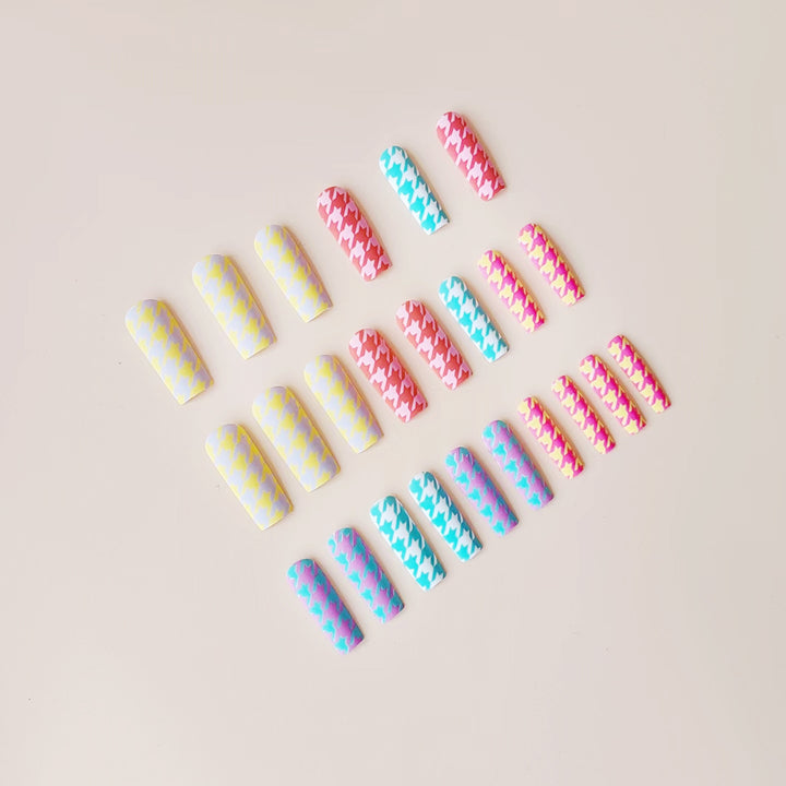 Fashionable houndstooth pattern artificial nail set Stornfield