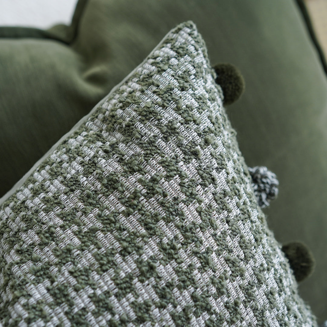 Decorative cushion with textured fabric