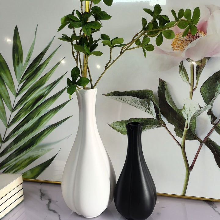 Modern Tulip-Shaped Decorative Vase Stornfeild